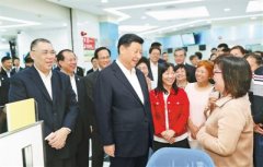 习近平走到学生中间即席发表重要讲话